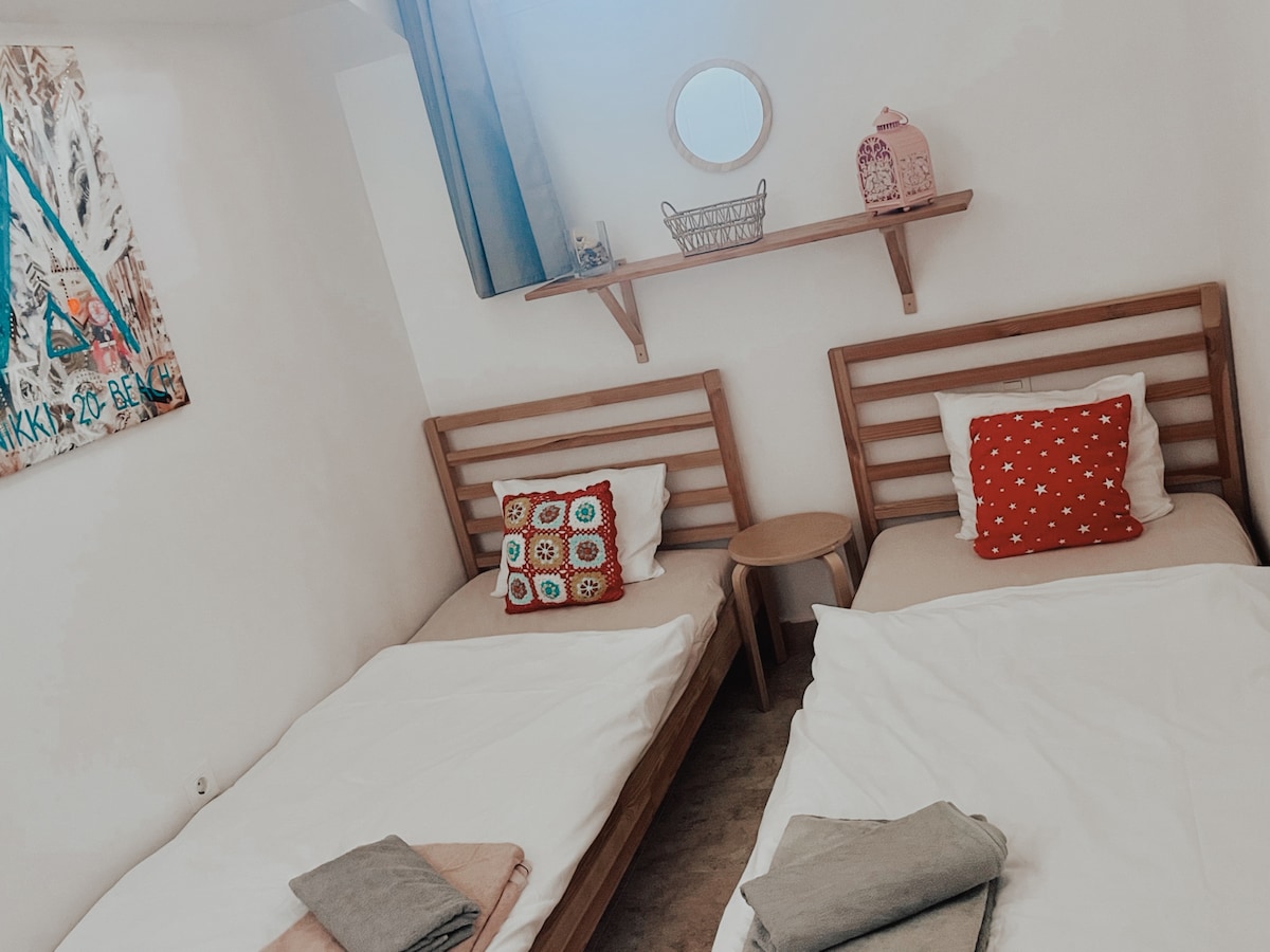 Dhoma e dytë e gjumit poshtë