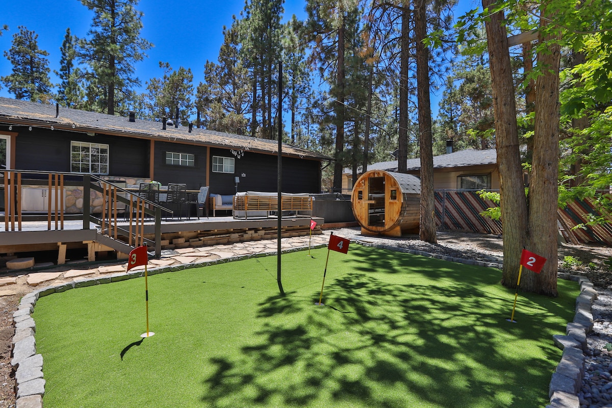 Alpine Oasis: Sauna, Golf, Jacuzzi, GameRoom, A/C! - Houses for