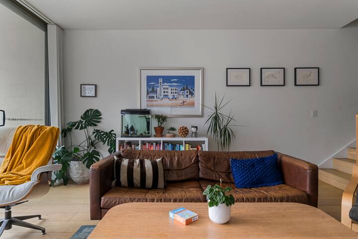 Highbury – Large Family Townhouse With Parking