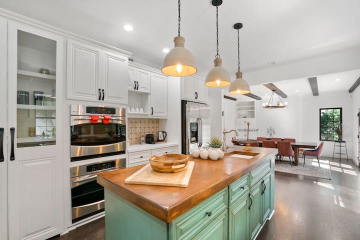 ৎ୭ Luxury Home In Peaceful Bel-Airৎ୭5beds•jacuzzi• gallery image 3