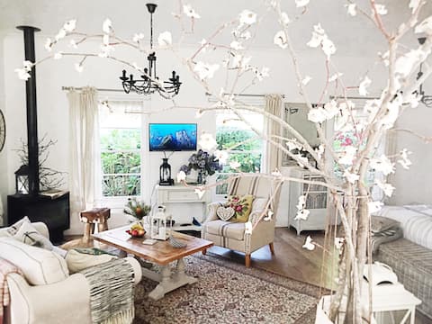 Top performing Airbnb: The Rectory Park Cottage in Kangaroo Valley