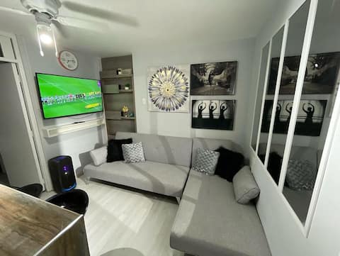 Rossyland Perfect Place/Air Conditioning 2nd Floor Close to Airport