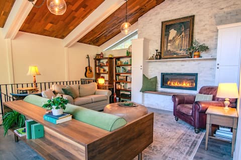 Lakefront | Pickleball | Hot Tub | Privacy