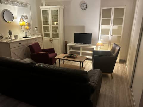 Right in the center of Caulnes, 2 rooms, 60 m2, comfortable