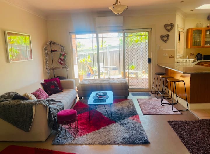 Fully Furnished, Comfortable House, Pet Friendly - バーウッド