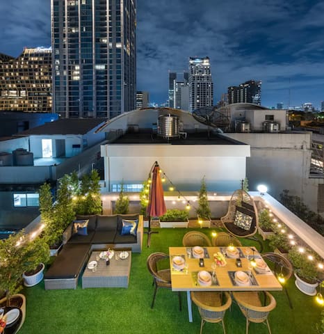 Near ChidLom BTS & CentralWorld + Airport Transfer