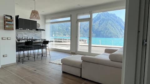 Spectacular lakefront view