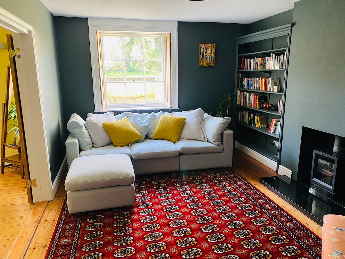 Popular Airbnb listing: Cosy Cheltenham Hideaway in Charlton Kings