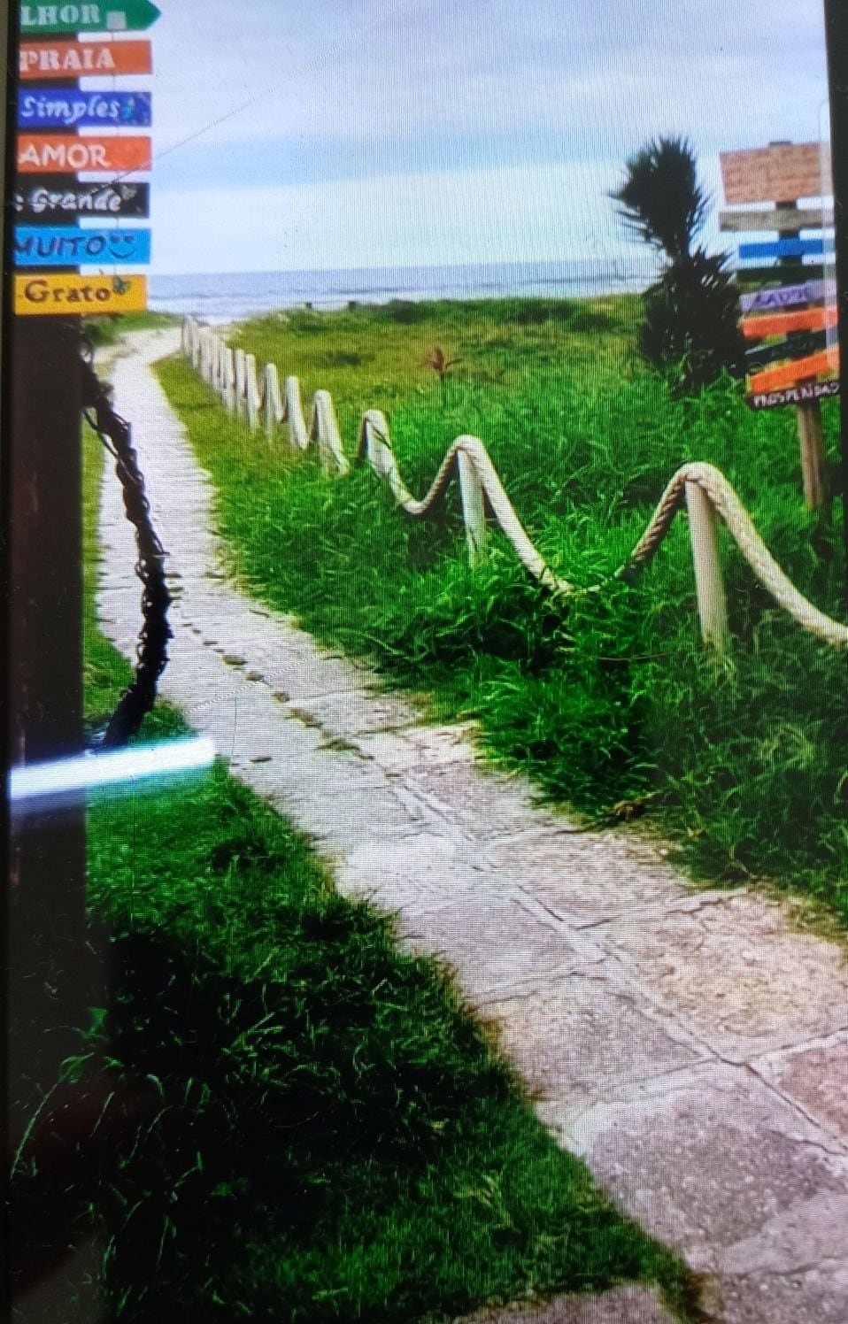 Entrada para acceder a la playa  muy cerca de la casa a unos 50 metros. 