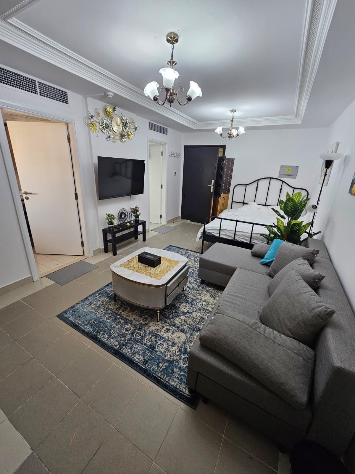 Top performing Airbnb: Studio close to Burjuman Metro in Mankhool