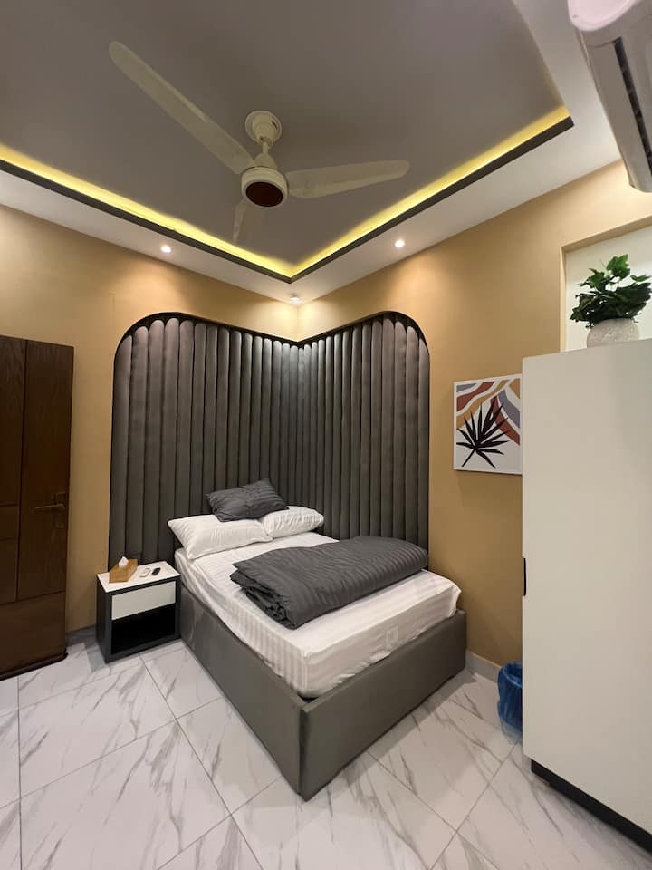 Schlafzimmer 1