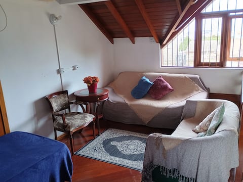 Duplex 3 Bedroom Apartment/House in Noble Neighborhood/10hosp