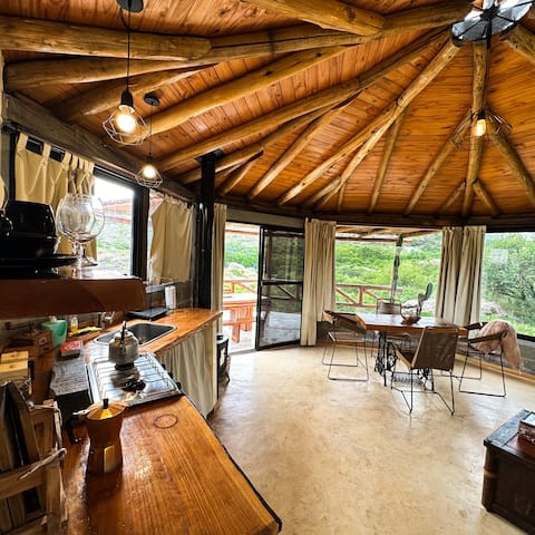 El Candil de las Altas Cumbres. Octagonal cabin.