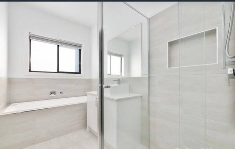 Book & stay @ Donnybrook gallery image 2