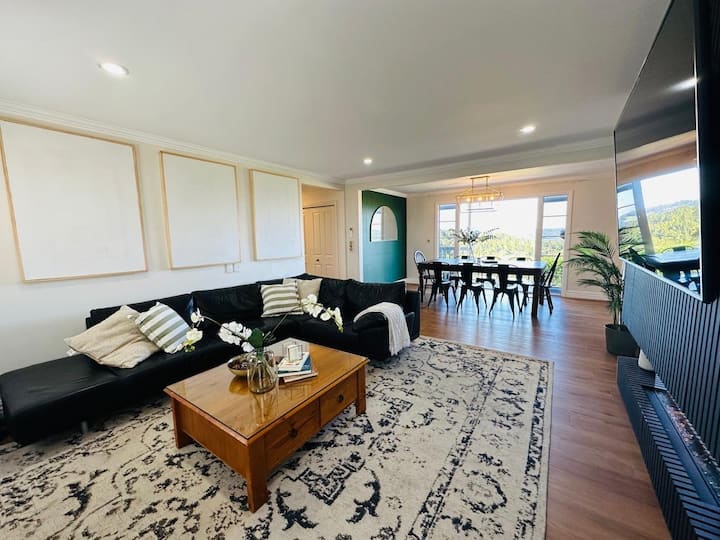 Farmhouse With A View - Parakai