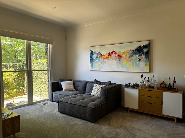 Bright & Spacious Family Home gallery image 2