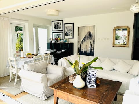 Airy double bedroom with balcony