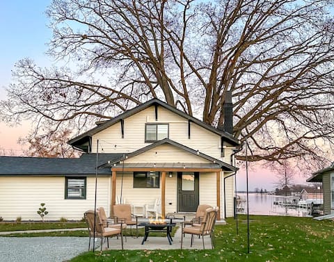 Wawasee Lake Channel Lakeview Cottage