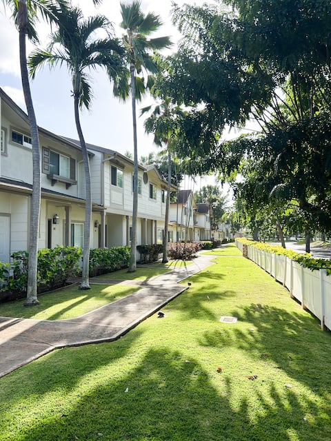 Pet friendly! Fenced yard Townhouse
