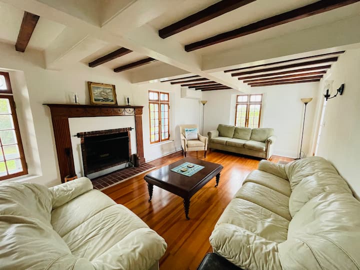 Buckingham West: Private Estate. - Somerset Village