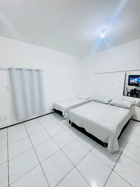 Furnished apartment in an upscale neighborhood (Derby) with a garage and air-conditioning