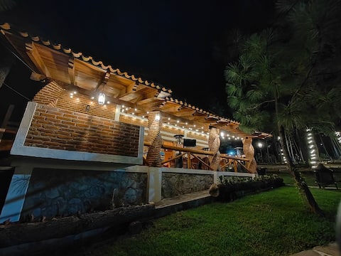 Enjoy a Super Comfortable Luxury Cabin 100% Family