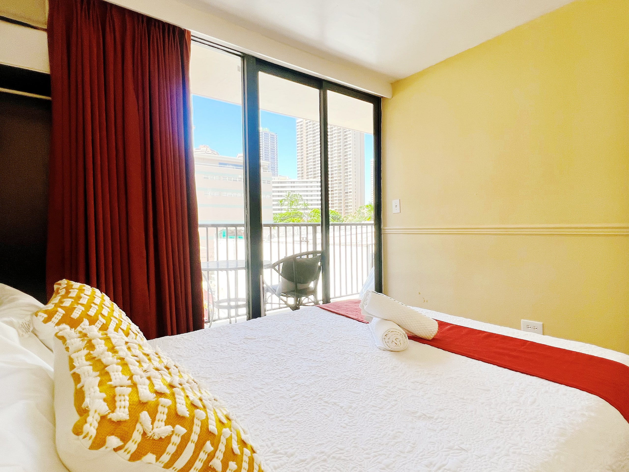 Welcoming Waikiki Legal Apt 3b+2b, 1 Free parking - Image 2