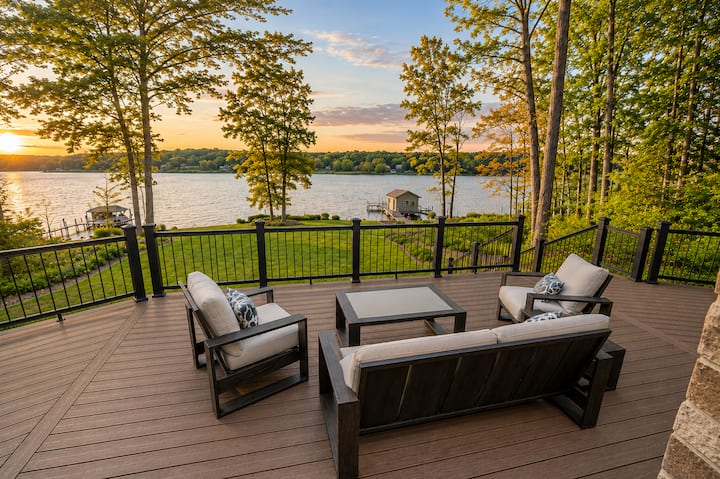 4br Lakefront Villa W/ Deck, Fire Pit, W/d, & Dock - Lake Anna, VA