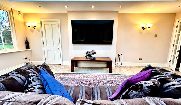 4 Bedroom Entire Cottage Luxurious & Spacious - Bromsgrove