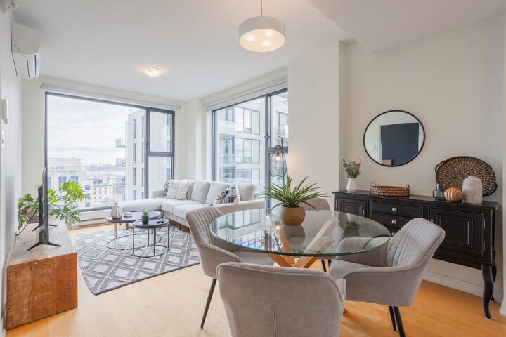 Free Indoor Parking Old Montreal 16 gallery image 2