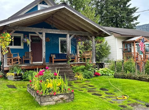 Charming Petersburg Bungalow