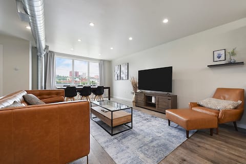 8Bed/6Bath Duplex w/2x Garage + Roofdeck +Backyard