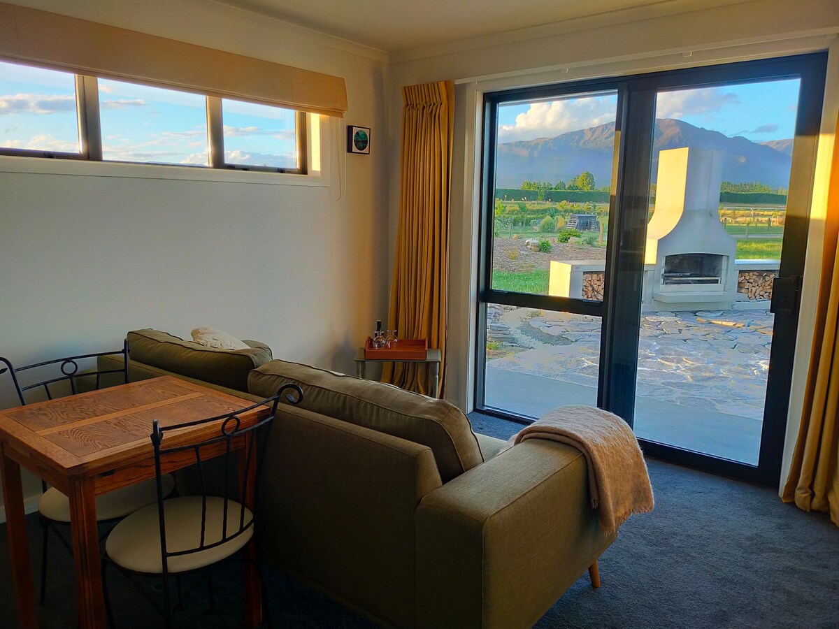 Popular Airbnb listing: Baileys & Books in Ashburton District West