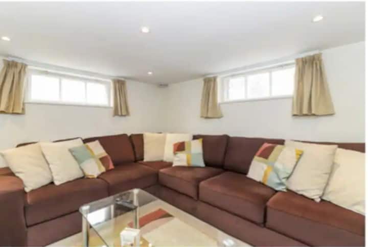 City Ctr, 4 Bed, W/ Free Parking Georgian House - Harpenden