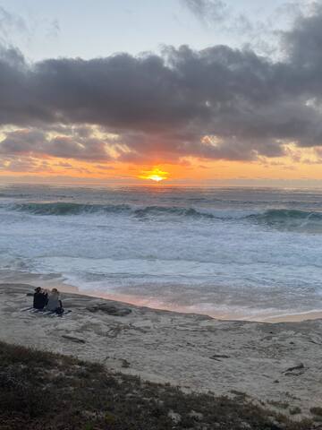 3 Blocks to Windansea! Charming-Cozy-Hot Tub-Yards gallery image 4