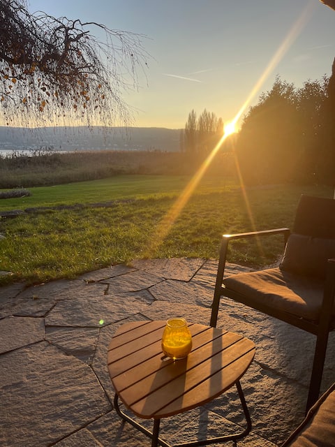 Lake magic with sauna, right on the water
