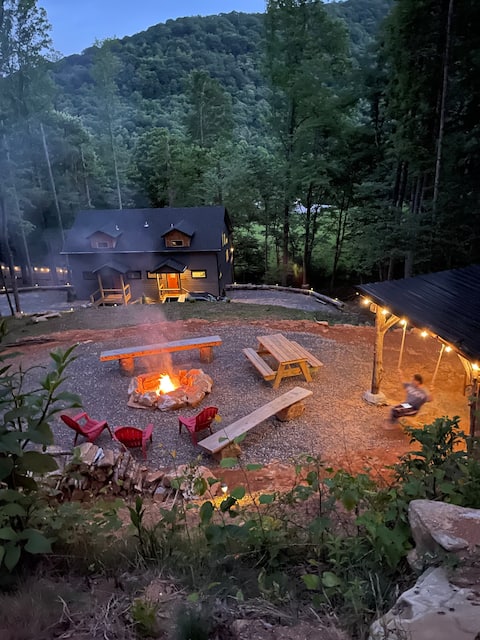 Top Airbnb: “Cozy cabin retreat—secluded yet so close" in Waynesville