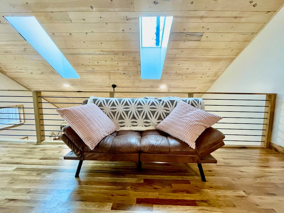 Poplar Cabin, a new mountain cabin near the Blue Ridge Parkway, Waynesville, North Carolina, United States, photo 10 of 10