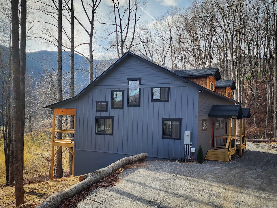 Poplar Cabin, a new mountain cabin near the Blue Ridge Parkway, Waynesville, North Carolina, United States, photo 8 of 10