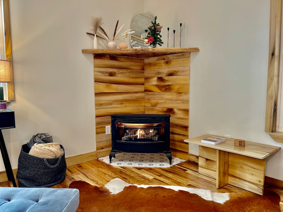 Poplar Cabin, a new mountain cabin near the Blue Ridge Parkway, Waynesville, North Carolina, United States, photo 5 of 10
