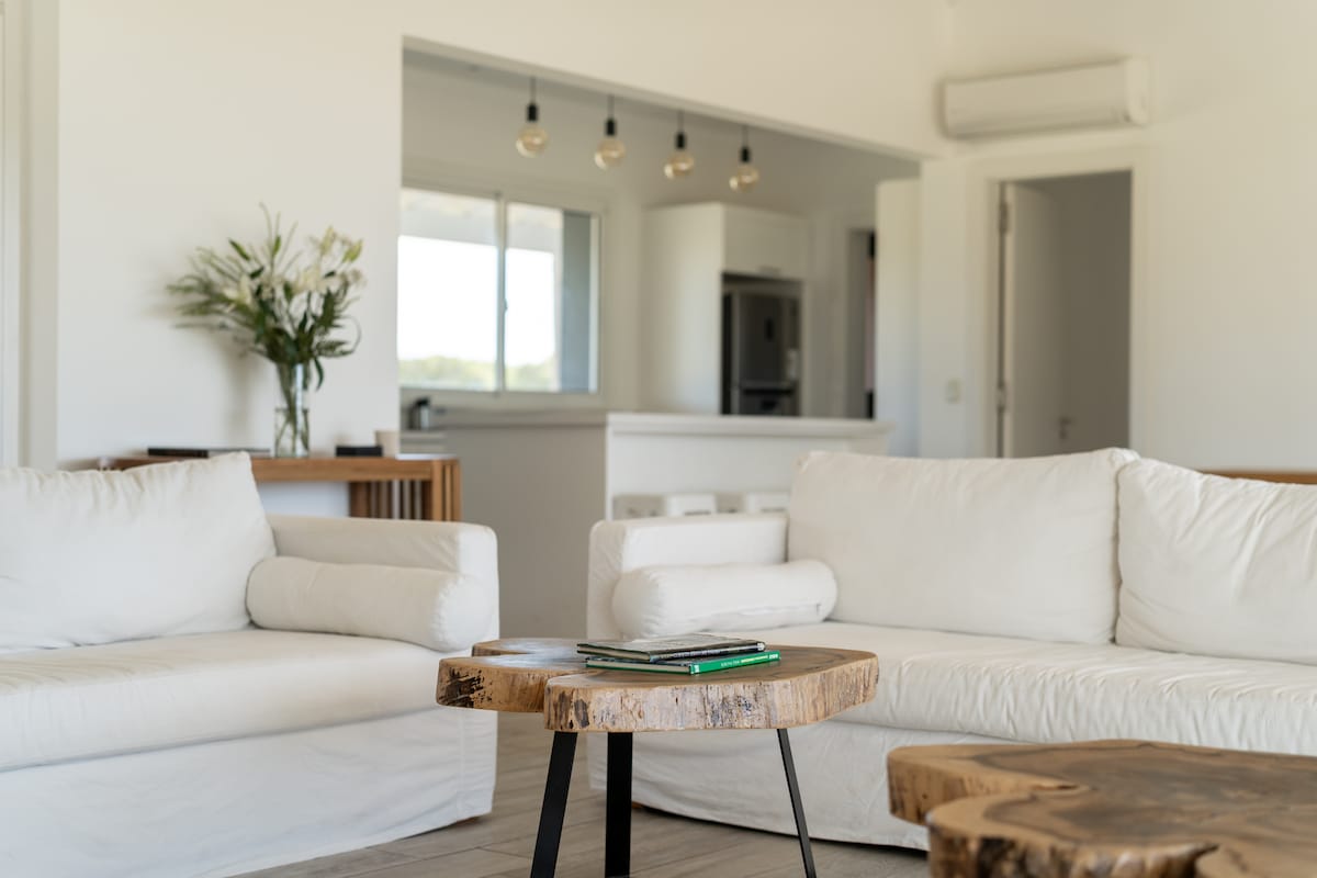 Popular Airbnb listing: Family Home in Colonia
