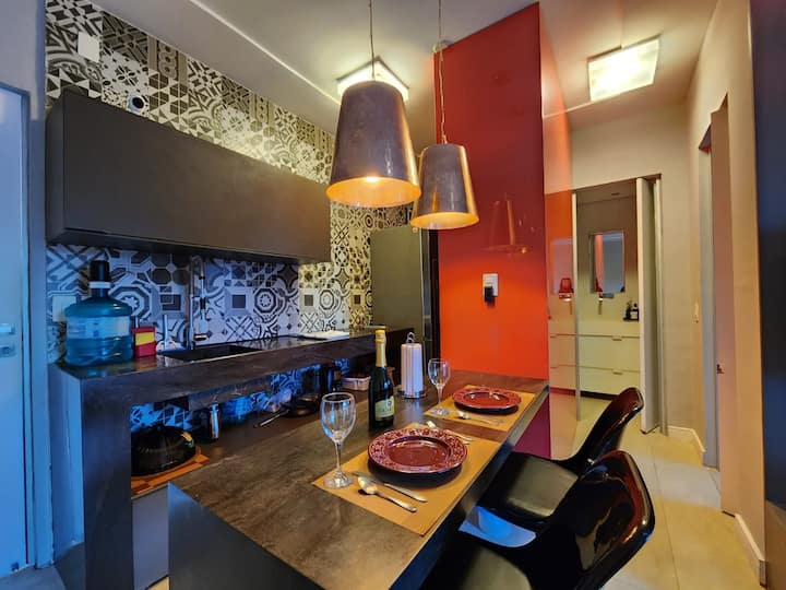 "Ktheji vaktet në momente të veçanta: dizajni i sofistikuar dhe prakticiteti bashkohen për të të mundësuar të jetosh ditët si një shef i vërtetë kuzhine."