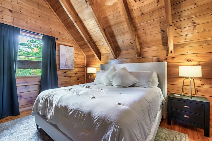 Cama tamaño king en el nivel superior