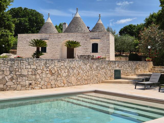 Trullo la Quercia with private swimming pool