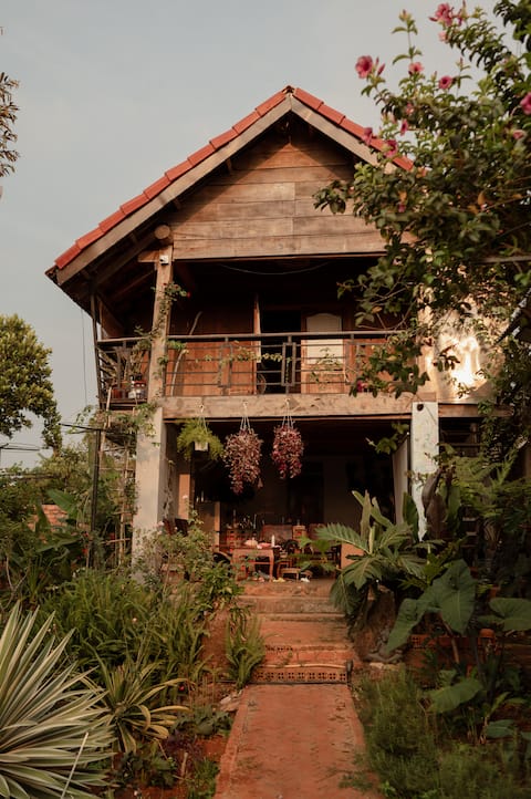 Queeny’s Farmstay 1991 House