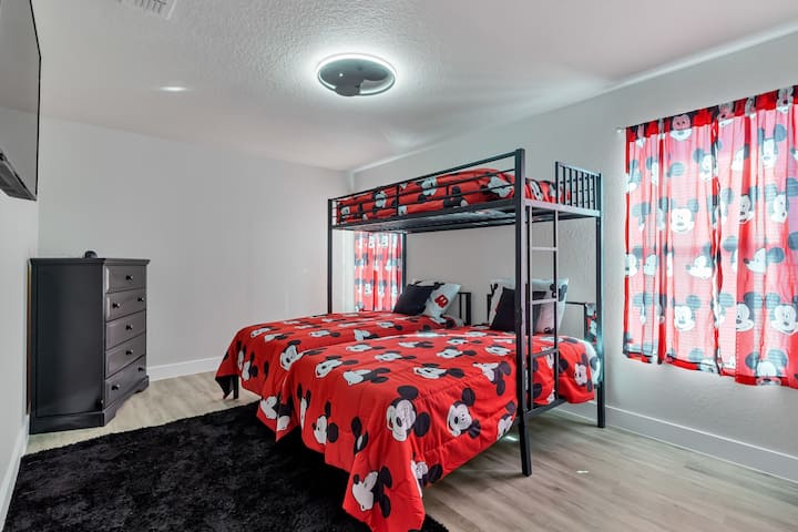 Spavaća soba za djecu, TV od 80 cm 