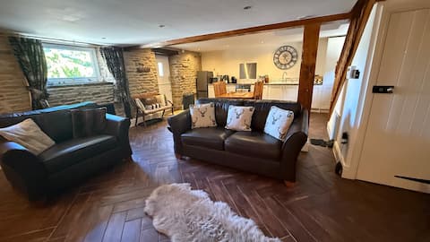Successful Airbnb property: Luxury idyllic cottage in Barnsley