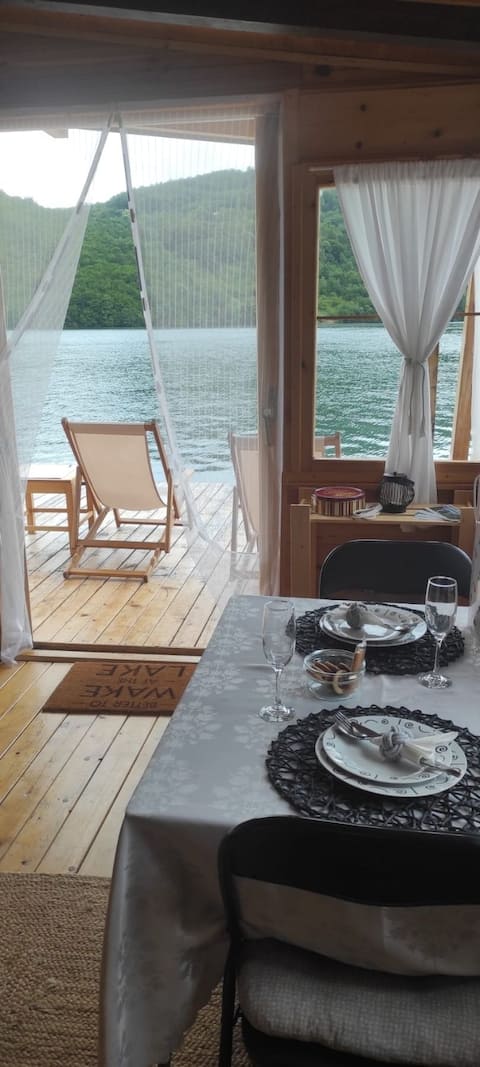 Top Airbnb: Wake at the lake in Бајина Башта