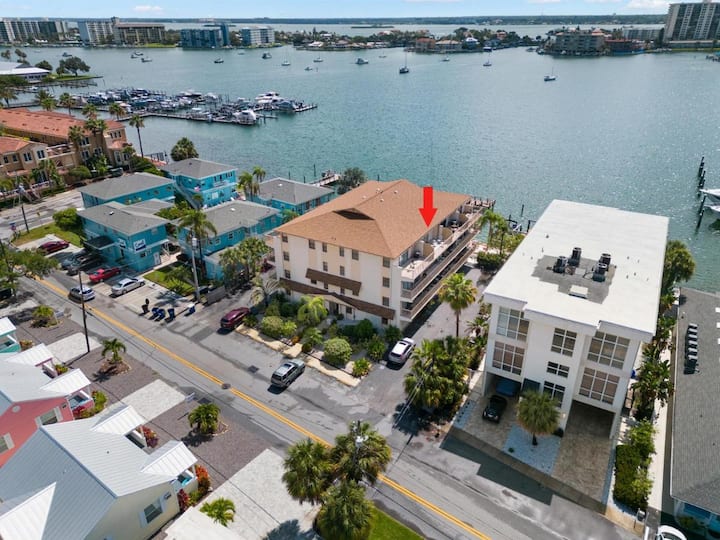 Pristine, 4m Beach Walk, Boat Dock, Free Parking - Clearwater Beach, FL