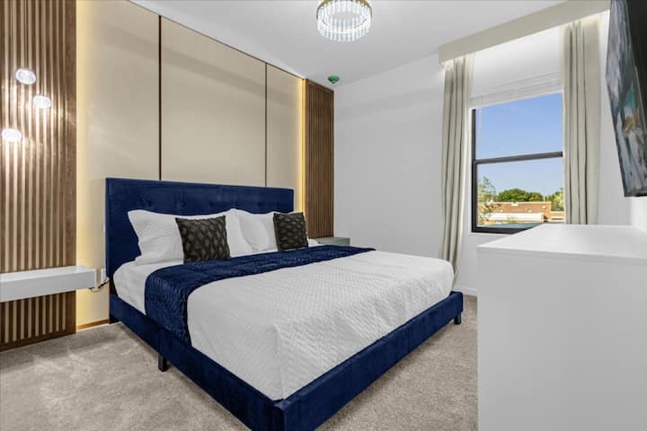 Dormitorio 6: 1 cama tamaño king (baño privado)